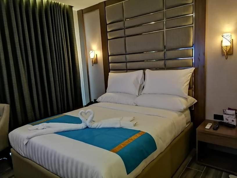 El Vistra Hotel Ángeles Extérieur photo