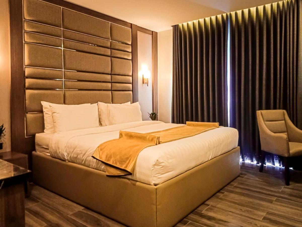 El Vistra Hotel Ángeles Extérieur photo
